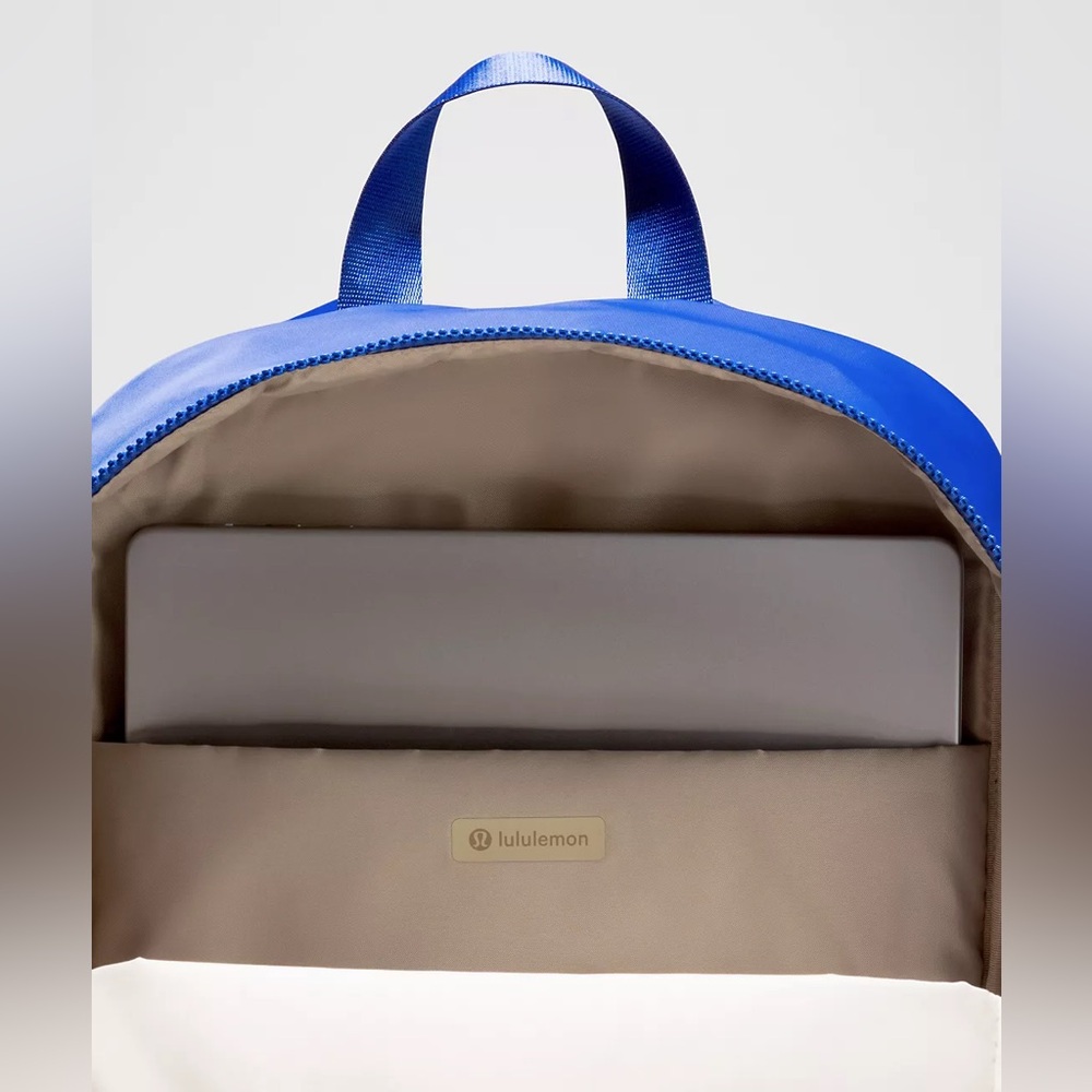 ⚡️SALE⚡️Lululemon Everywhere Backpack 22L, Color Riverside/Sheer Oak (Blue), NWT - Picture 5 of 5